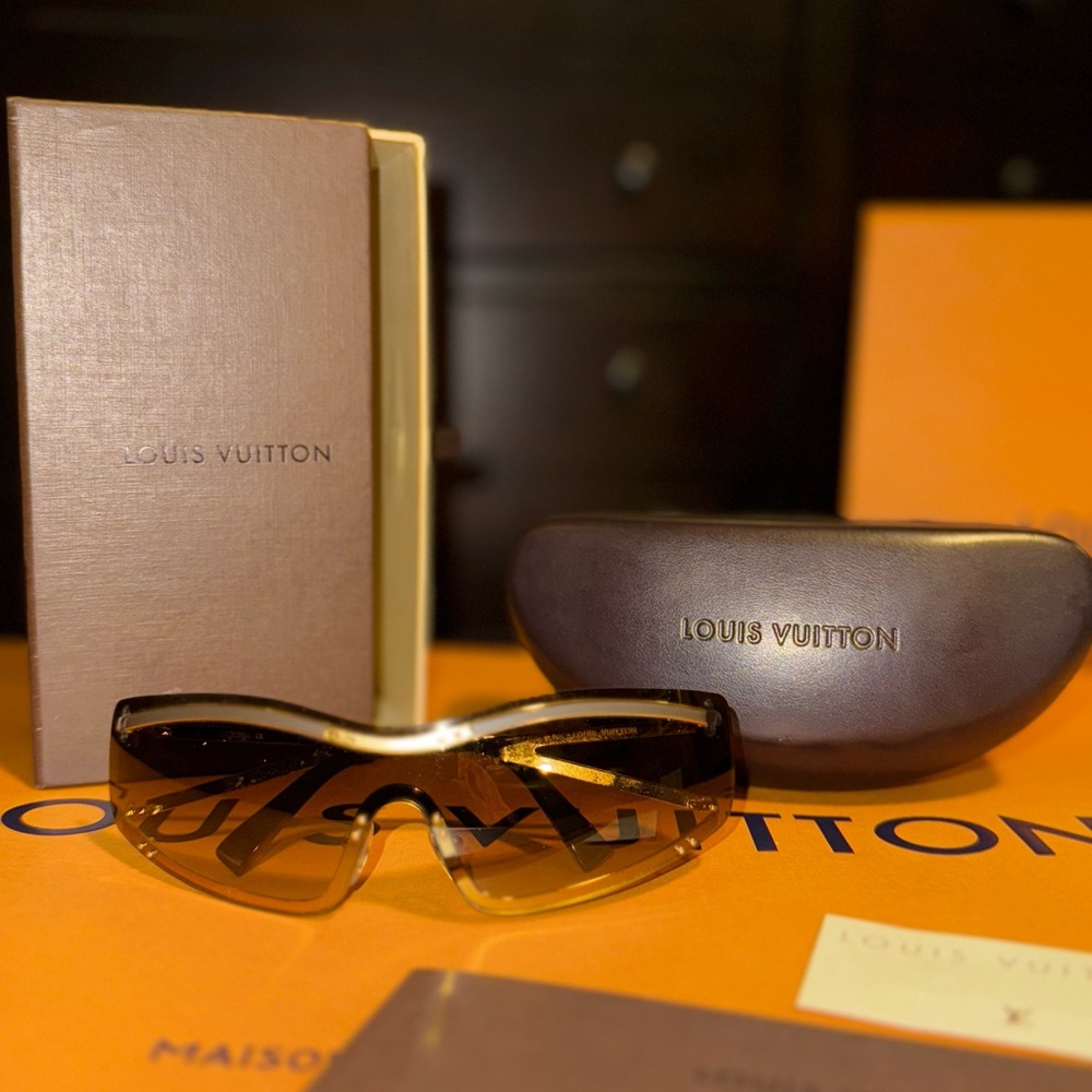 LOUIS VUITTON Harmony Mask Sunglasses with Case!